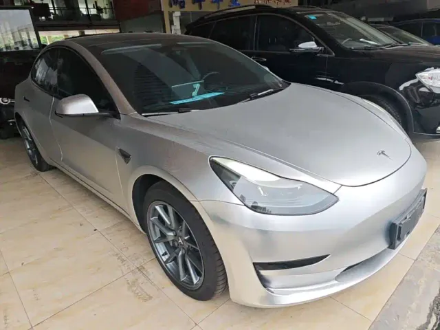 Tesla Model 3 — Фото автомобиля 3
