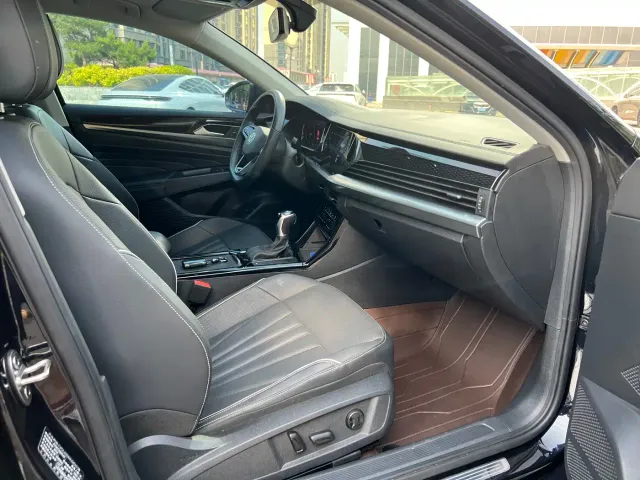 Volkswagen Passat — Фото автомобиля 16
