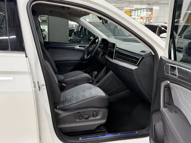 Volkswagen Tiguan L PHEV — Фото автомобиля 13