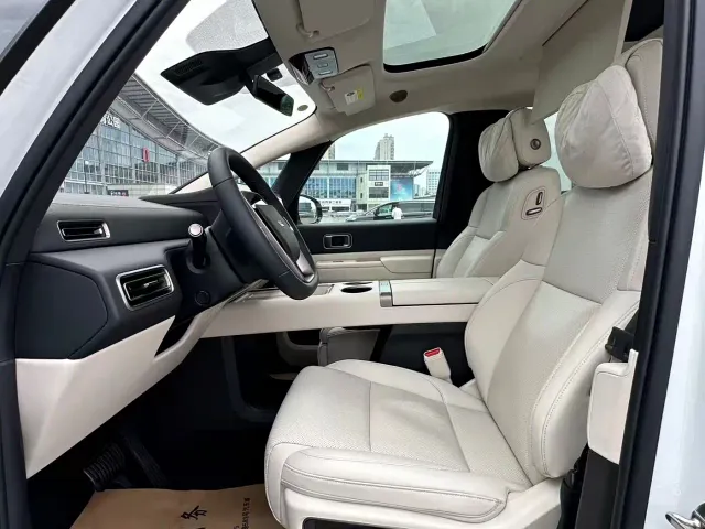 Li Auto MEGA — Фото автомобиля 11