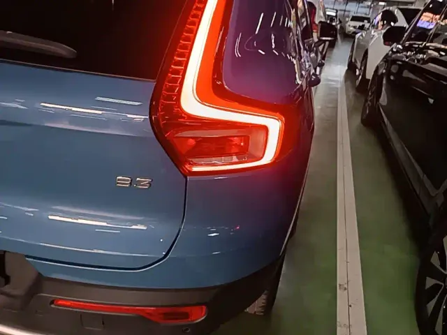 Volvo XC40 — Фото автомобиля 7