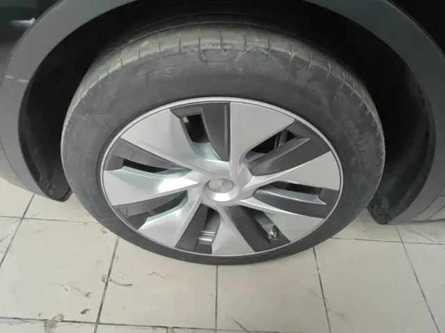 Tesla Model Y — Фото автомобиля 22