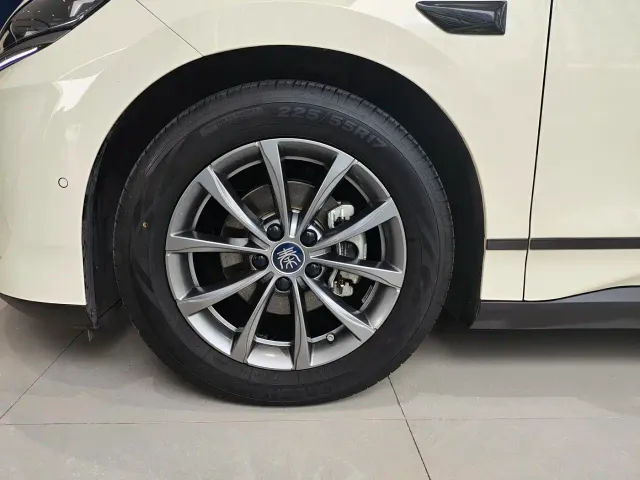 BYD Qin L — Фото автомобиля 4