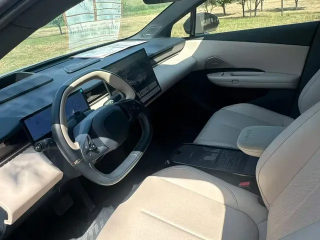 Lynk & Co Z20 — Фото автомобиля 4