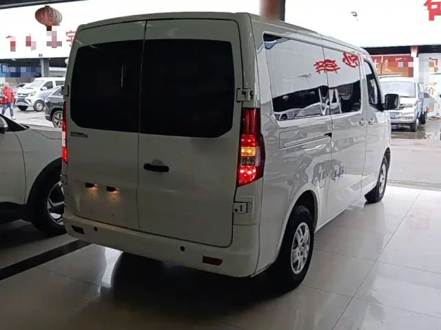 Changan Ruixing EM60 — Фото автомобиля 6