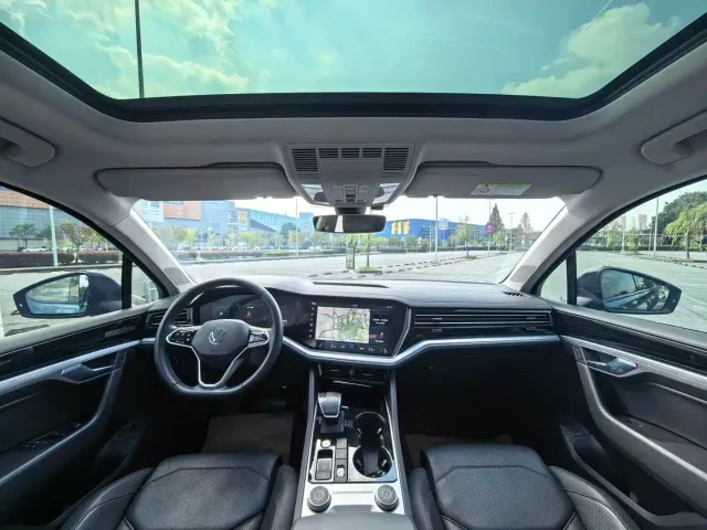 Volkswagen Touareg — Фото автомобиля 9