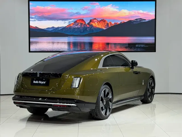 Rolls-Royce Spectre — Фото автомобиля 4