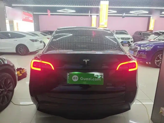 Tesla Model Y — Фото автомобиля 5