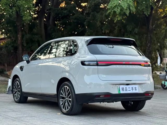 Leapmotor B10 — Фото автомобиля 6