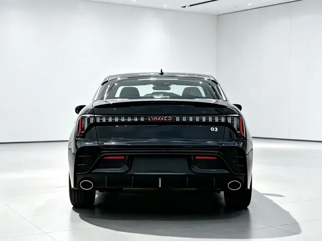 Lynk & Co 03 — Фото автомобиля 8