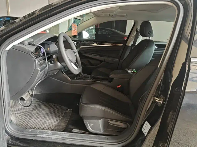 Volkswagen Passat — Фото автомобиля 14