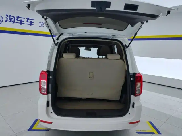 Wuling Hongguang — Фото автомобиля 4