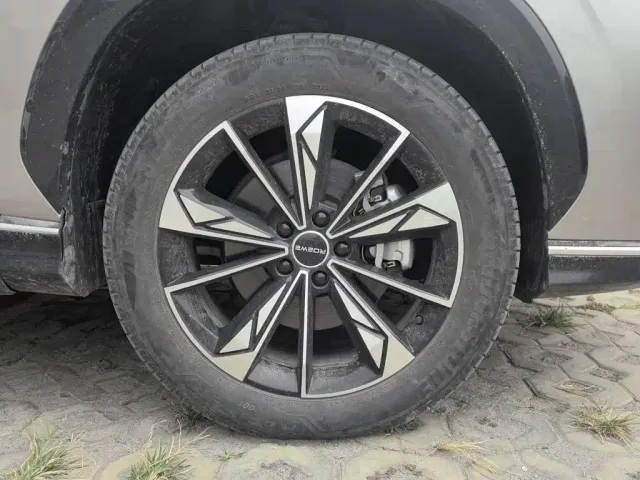 Roewe RX5 — Фото автомобиля 8