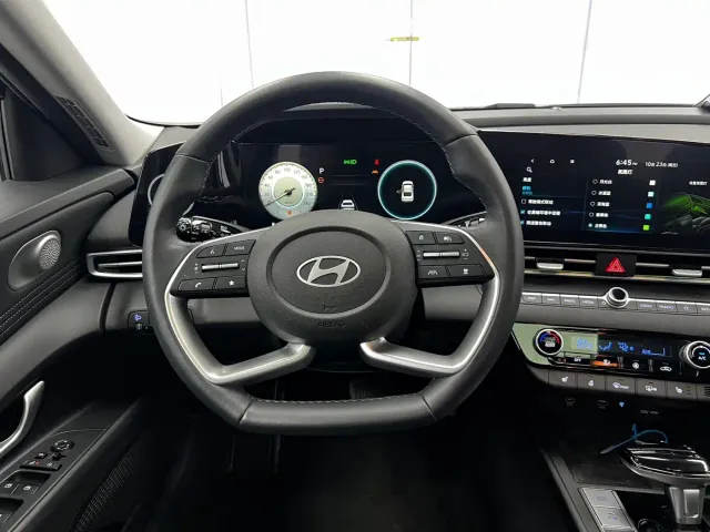 Hyundai Elantra — Фото автомобиля 11