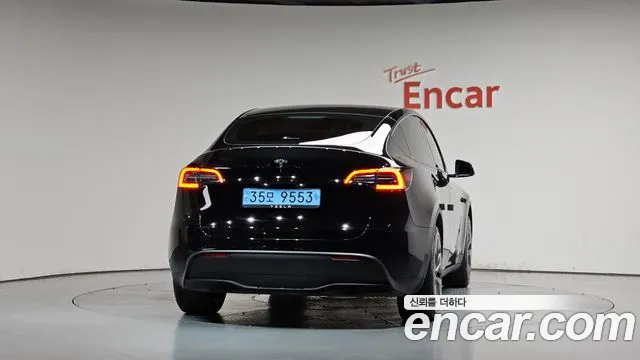 Tesla Model Y — Фото автомобиля 4