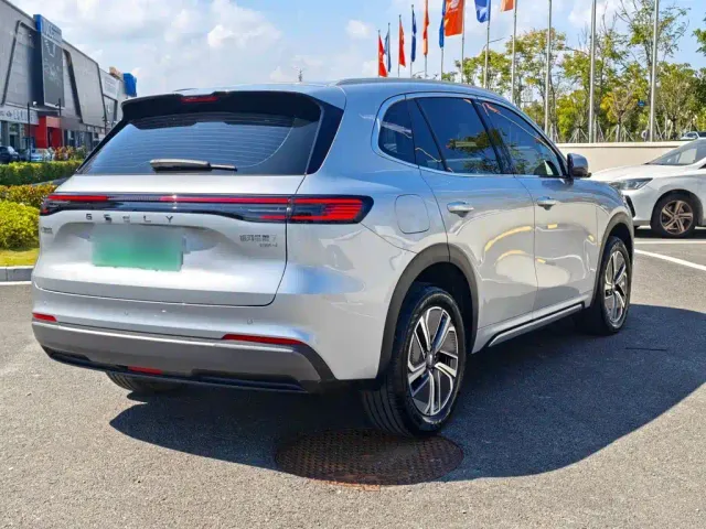 Geely Galaxy Starship 7 EM-i — Фото автомобиля 23
