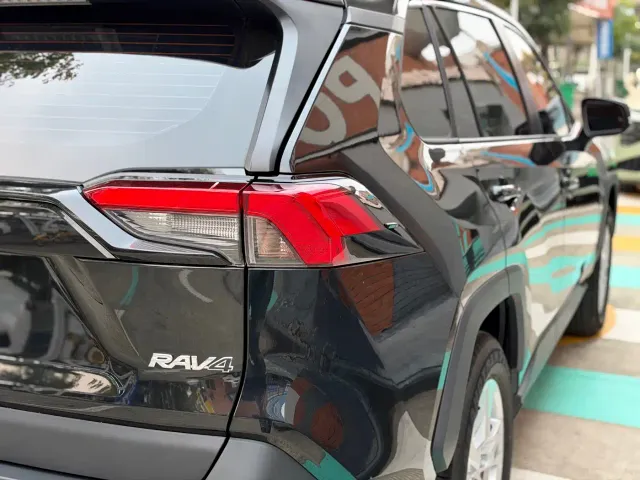 Toyota RAV4 — Фото автомобиля 27