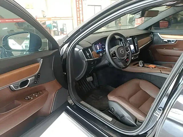 Volvo S90 — Фото автомобиля 15