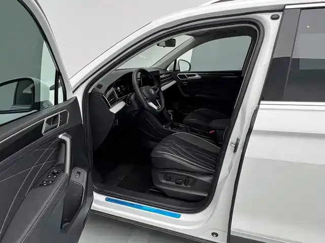 Volkswagen Tiguan L — Фото автомобиля 17