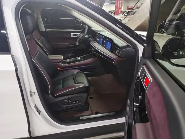 Ford Explorer — Фото автомобиля 4