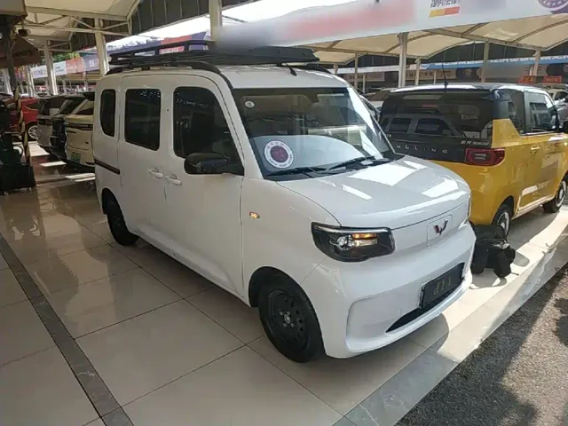 Wuling Zhiguang NEV — Фото автомобиля 3