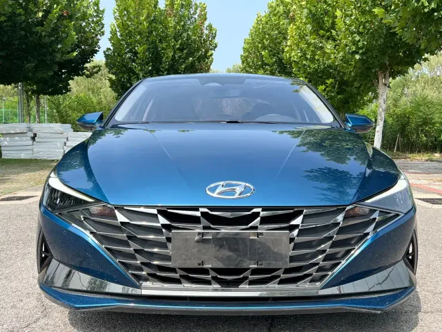 Hyundai Elantra — Фото автомобиля 2