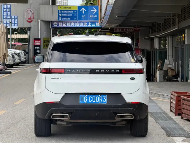 Land Rover Range Rover Sport — Фото автомобиля 3