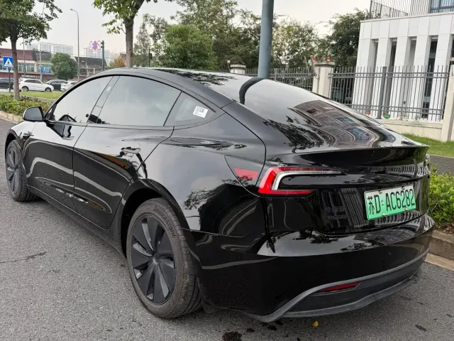 Tesla Model 3 — Фото автомобиля 7