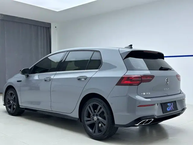 Volkswagen Golf — Фото автомобиля 4