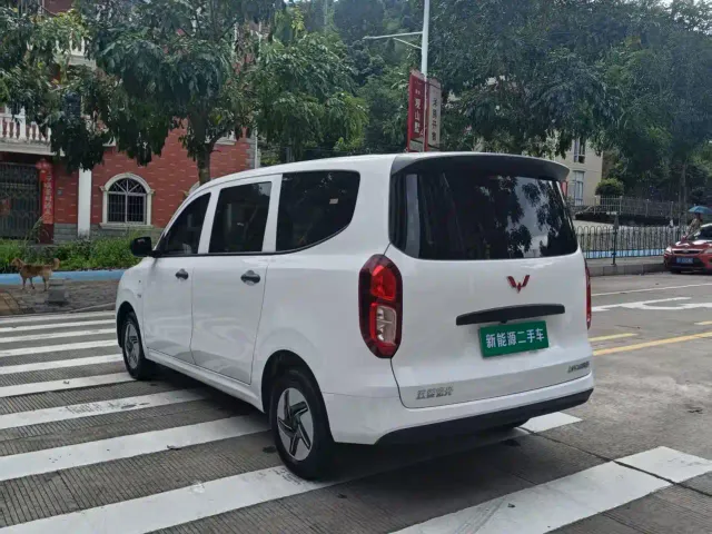 Wuling Hongguang — Фото автомобиля 10