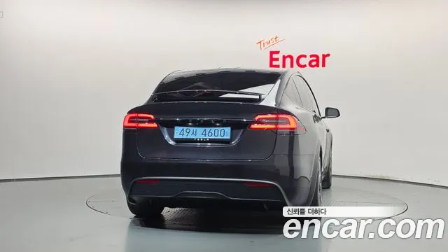 Tesla Model X — Фото автомобиля 4