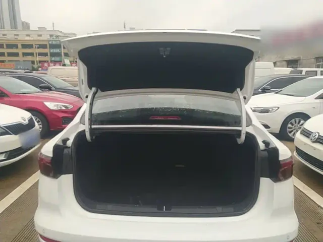 Geely Emgrand — Фото автомобиля 18