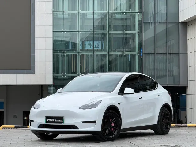 Фотография автомобиля — Tesla Model Y