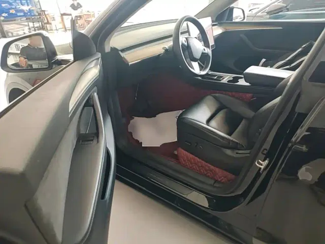 Tesla Model Y — Фото автомобиля 15