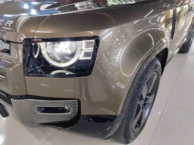 Land Rover Defender — Фото автомобиля 23