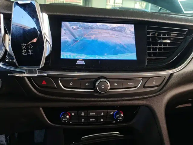 Buick Regal — Фото автомобиля 12