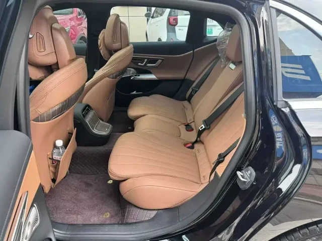 Mercedes-Benz E-Class — Фото автомобиля 5