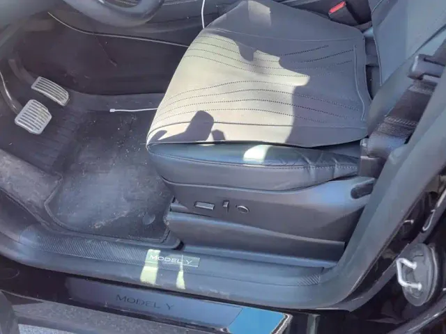 Tesla Model Y — Фото автомобиля 9
