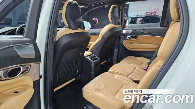 Вольво XC90 — Фото автомобиля 11