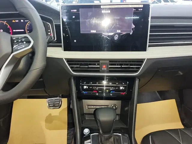 Volkswagen Tiguan L — Фото автомобиля 12