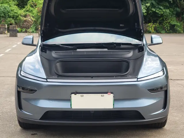 Tesla Model Y — Фото автомобиля 5