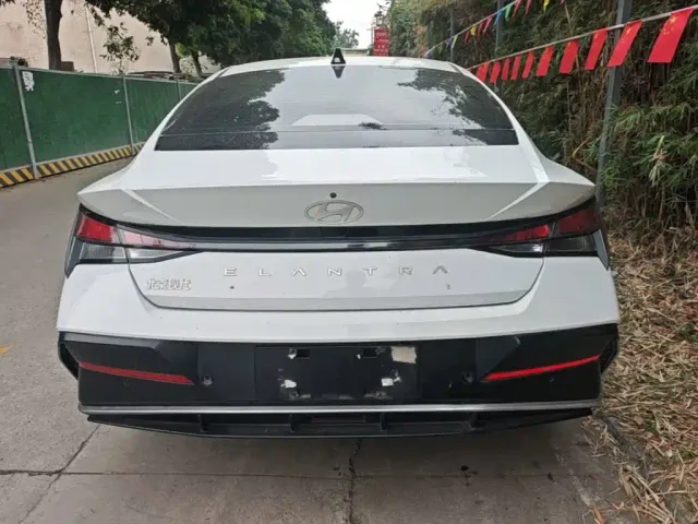 Hyundai Elantra — Фото автомобиля 5