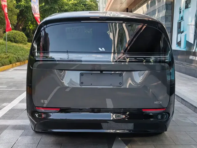 Li Auto MEGA — Фото автомобиля 8