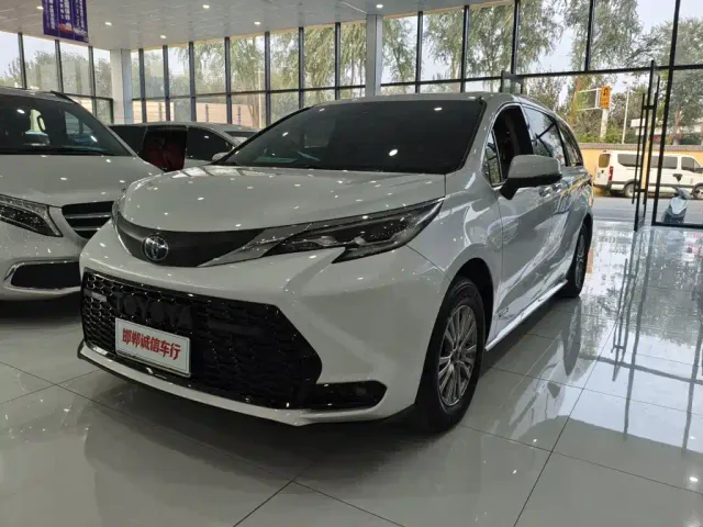 Фотография автомобиля — Toyota Sienna