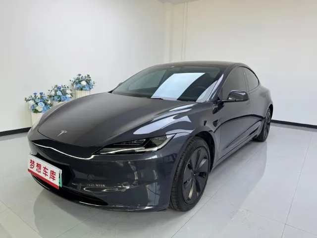 Tesla Model 3 — Фото автомобиля 3