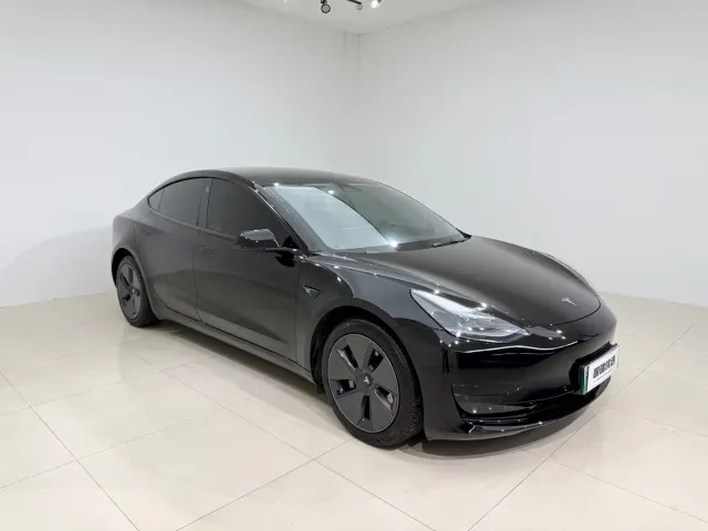 Tesla Model 3 — Фото автомобиля 3