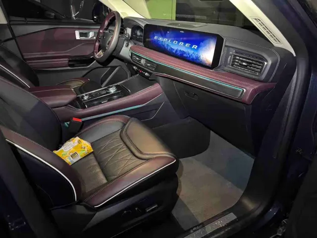 Ford Explorer — Фото автомобиля 4