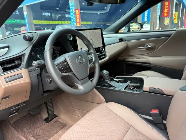 Lexus ES — Фото автомобиля 4