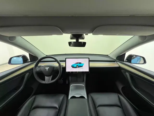 Tesla Model Y — Фото автомобиля 8