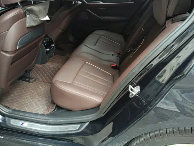 BMW 5 Series — Фото автомобиля 11